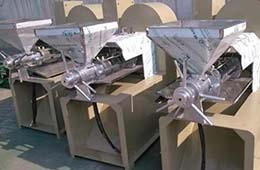 如何控制餅中殘油率和油餅厚度?